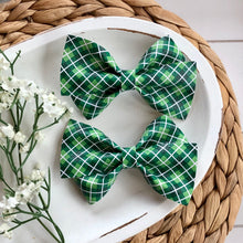 Load image into Gallery viewer, Evelyn Bow - St. Patrick&#39;s Plaid
