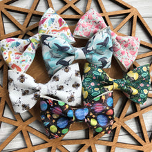 Load image into Gallery viewer, Bow Tie - Lemon Floral
