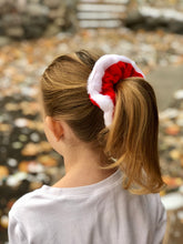 Load image into Gallery viewer, Scrunchies - Santa
