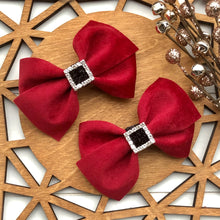 Load image into Gallery viewer, Evelyn Bow - Santa Buckle
