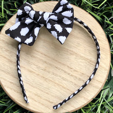 Load image into Gallery viewer, Fabric Headband w/ Bow - Black &amp; White
