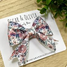 Load image into Gallery viewer, Everly Bow - Floral Velvet
